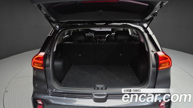 Kia Niro 1.6 HEV Noblesse 2020 — фото 20