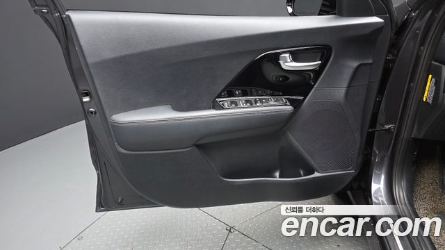 Kia Niro 1.6 HEV Noblesse 2020 — фото 24