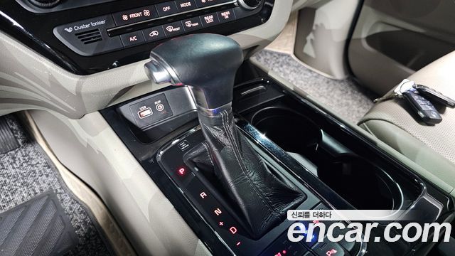 Kia Carnival 9-seater Prestige 2017 — фото 9