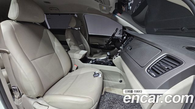 Kia Carnival 9-seater Prestige 2017 — фото 10