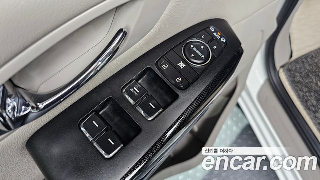 Kia Carnival 9-seater Prestige 2017 — фото 11