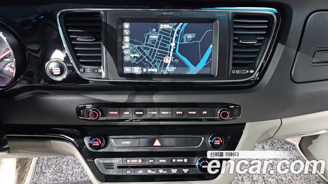Kia Carnival 9-seater Prestige 2017 — фото 17