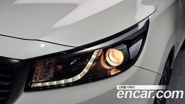 Kia Carnival 9-seater Prestige 2017 — фото 22