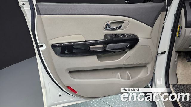 Kia Carnival 9-seater Prestige 2017 — фото 24