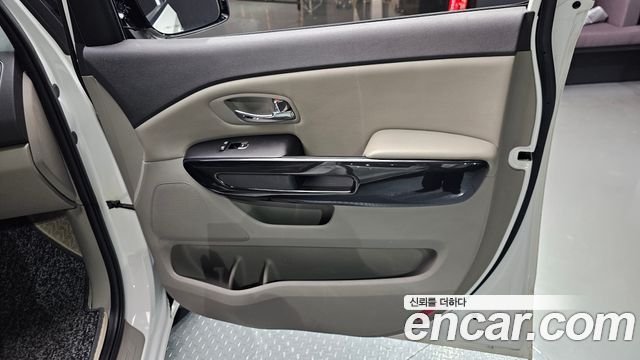 Kia Carnival 9-seater Prestige 2017 — фото 25