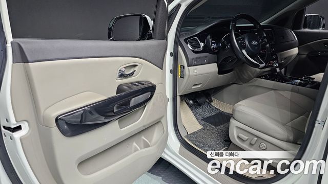 Kia Carnival 9-seater Prestige 2017 — фото 26