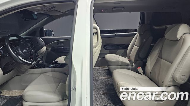 Kia Carnival 9-seater Prestige 2017 — фото 28