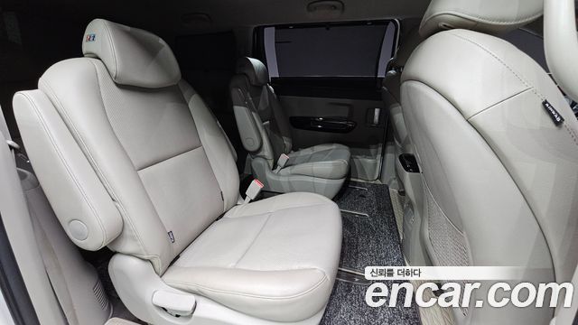 Kia Carnival 9-seater Prestige 2017 — фото 30