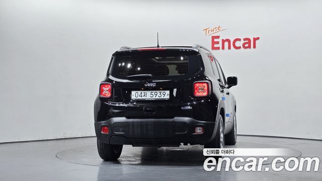 Jeep Renegade 2.4 Longitude High 2018 — фото 4