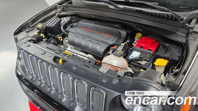 Jeep Renegade 2.4 Longitude High 2018 — фото 6