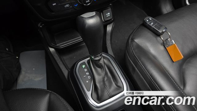 Jeep Renegade 2.4 Longitude High 2018 — фото 9