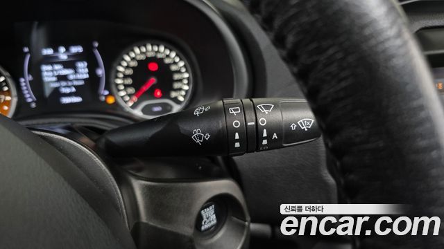 Jeep Renegade 2.4 Longitude High 2018 — фото 17