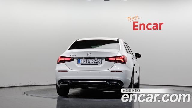 Mercedes-Benz A-Class (W177) A220 Sedan 2021 — фото 4