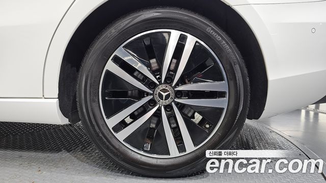 Mercedes-Benz A-Class (W177) A220 Sedan 2021 — фото 21