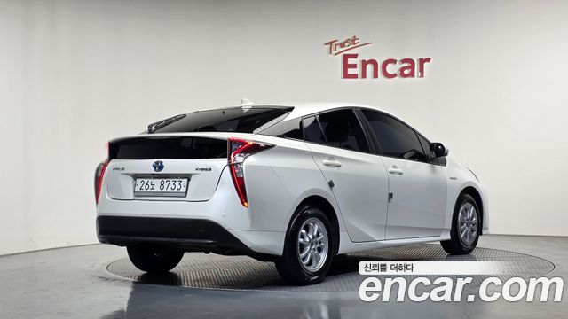Toyota Prius (IV) 1.8 E 2018 — фото 2