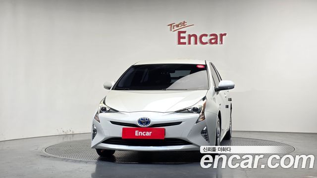 Toyota Prius (IV) 1.8 E 2018 — фото 3