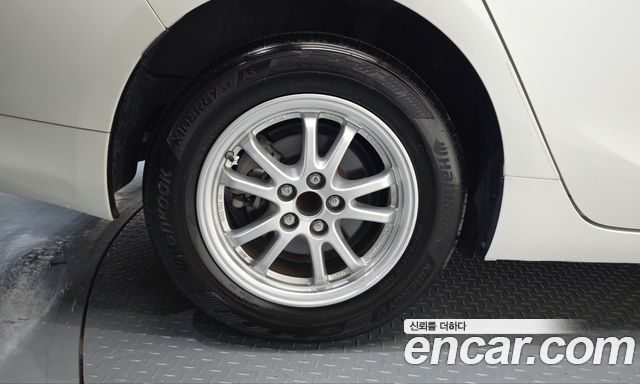 Toyota Prius (IV) 1.8 E 2018 — фото 5