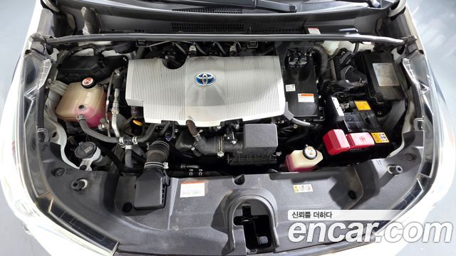 Toyota Prius (IV) 1.8 E 2018 — фото 6