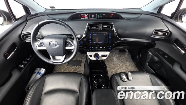 Toyota Prius (IV) 1.8 E 2018 — фото 7