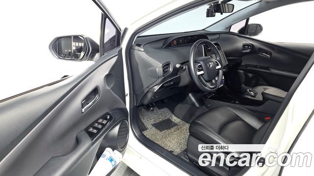 Toyota Prius (IV) 1.8 E 2018 — фото 10