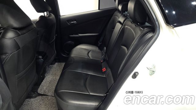 Toyota Prius (IV) 1.8 E 2018 — фото 11