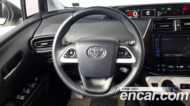 Toyota Prius (IV) 1.8 E 2018 — фото 13