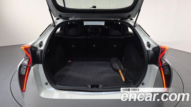 Toyota Prius (IV) 1.8 E 2018 — фото 16