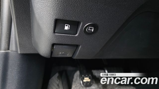 Toyota Prius (IV) 1.8 E 2018 — фото 18