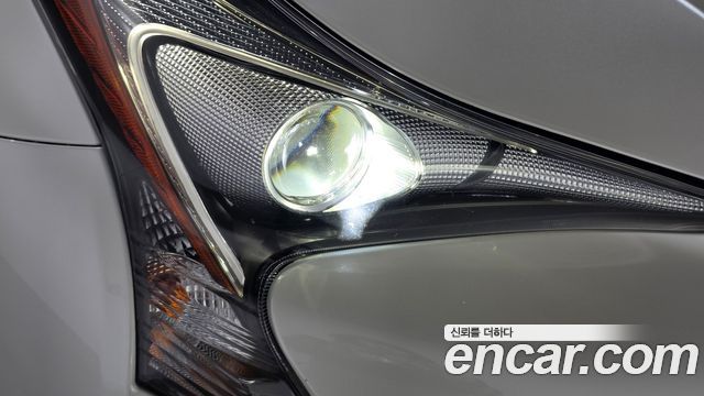 Toyota Prius (IV) 1.8 E 2018 — фото 22