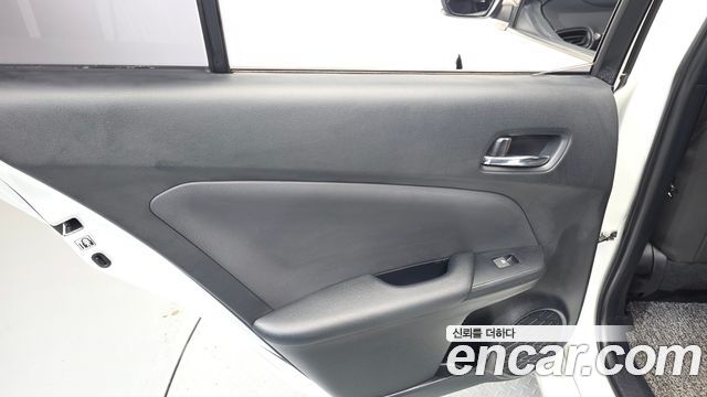 Toyota Prius (IV) 1.8 E 2018 — фото 25
