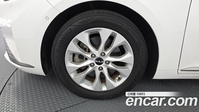 Kia K8 2.5 Gasoline 2WD Noblesse 2022 — фото 5