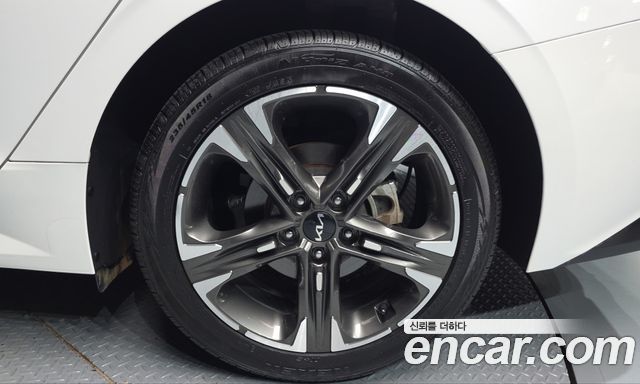 Kia K5 (III) 2.0 Prestige 2023 — фото 21