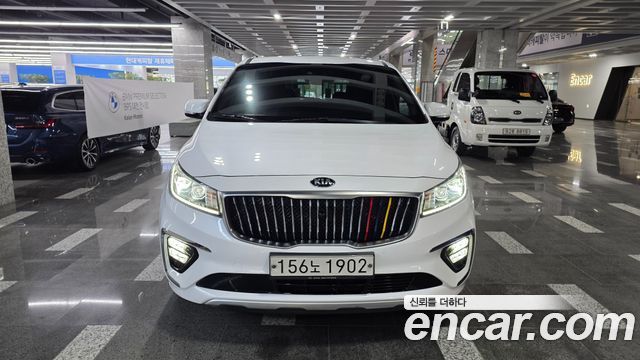 Kia Carnival 9-Seater Prstige