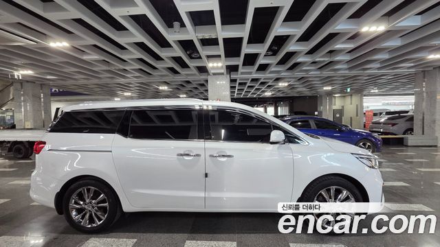Kia Carnival 9-Seater Prstige 2020 — фото 4