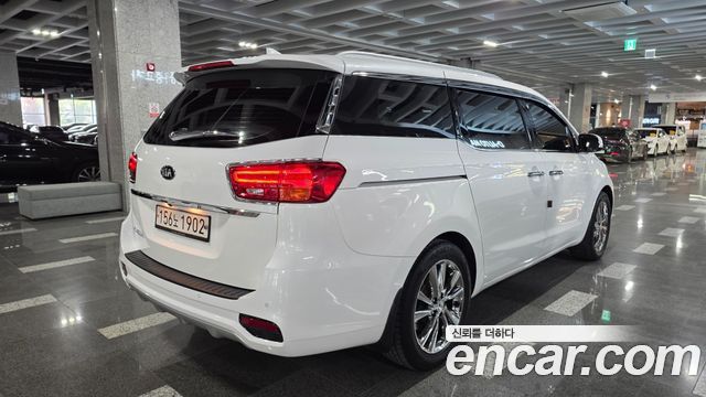 Kia Carnival 9-Seater Prstige 2020 — фото 8