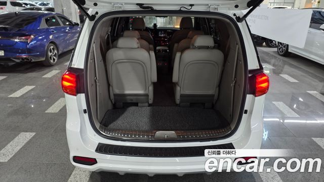 Kia Carnival 9-Seater Prstige 2020 — фото 9