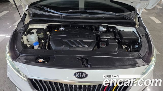 Kia Carnival 9-Seater Prstige 2020 — фото 10