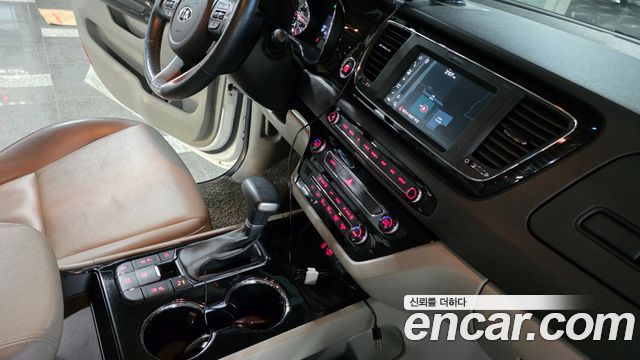 Kia Carnival 9-Seater Prstige 2020 — фото 16