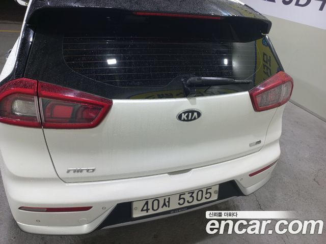 Kia Niro Prestige 2018 — фото 4
