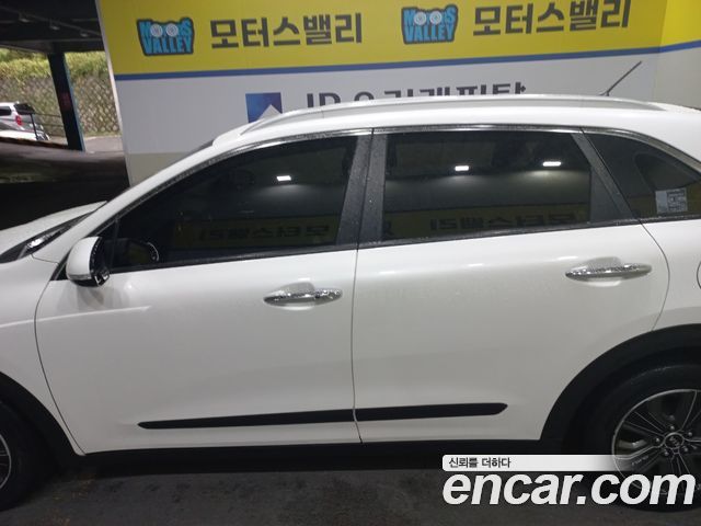 Kia Niro Prestige 2018 — фото 15