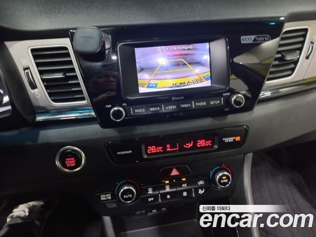 Kia Niro Prestige 2018 — фото 19