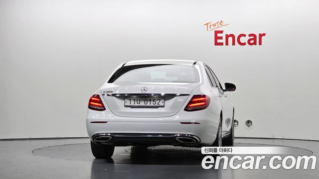 Mercedes-Benz E-Class (W213) E200 Avantgarde 2017 — фото 4