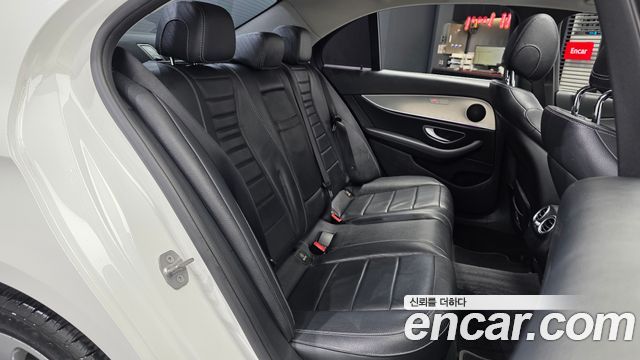 Mercedes-Benz E-Class (W213) E200 Avantgarde 2017 — фото 12