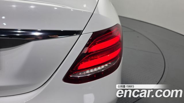 Mercedes-Benz E-Class (W213) E200 Avantgarde 2017 — фото 23