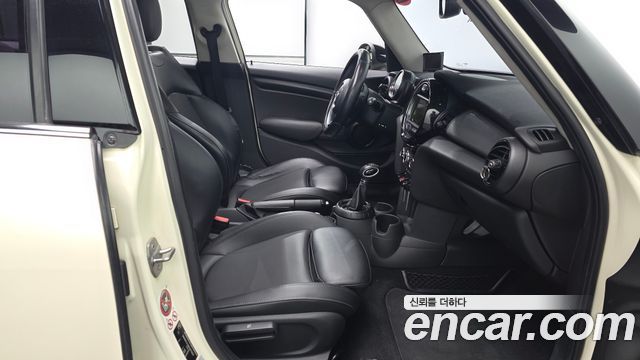 MINI Cooper D 5Door Mid 3rd 2015 — фото 11