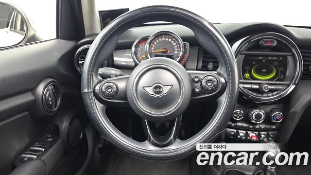 MINI Cooper D 5Door Mid 3rd 2015 — фото 13