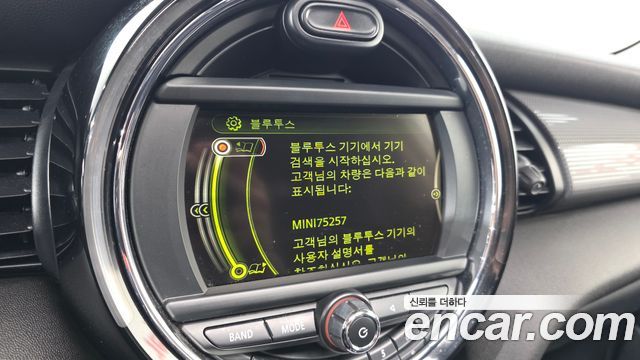 MINI Cooper D 5Door Mid 3rd 2015 — фото 16