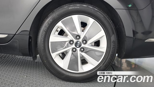 Kia K7 Hybrid Noblesse 2017 — фото 21