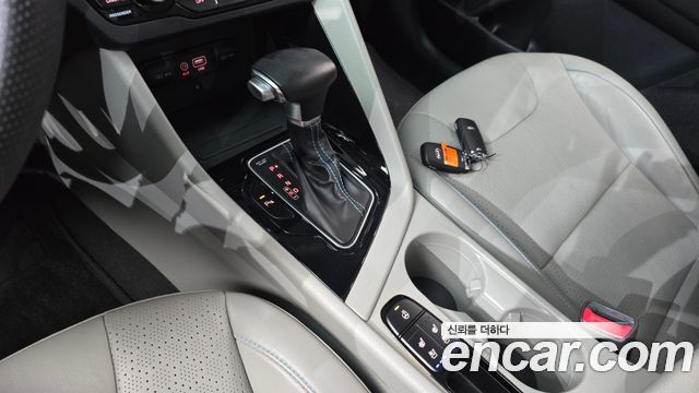 Kia Niro Noblesse 2018 — фото 9