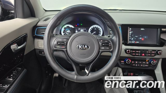 Kia Niro Noblesse 2018 — фото 12